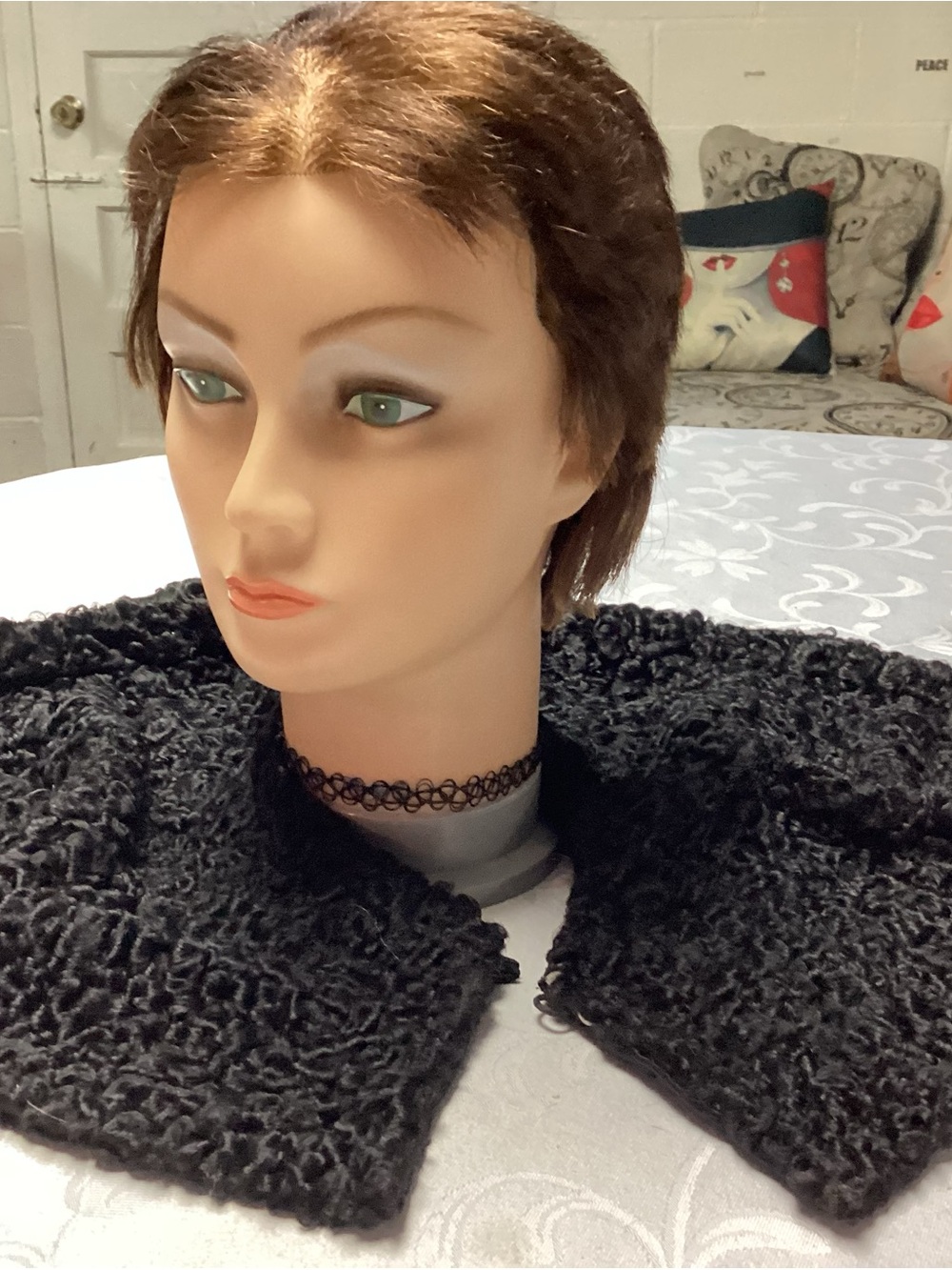 Black Women lambs wool. Collar vintage